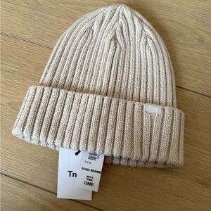 Aritzia TNA Beige Ribbed Beanie